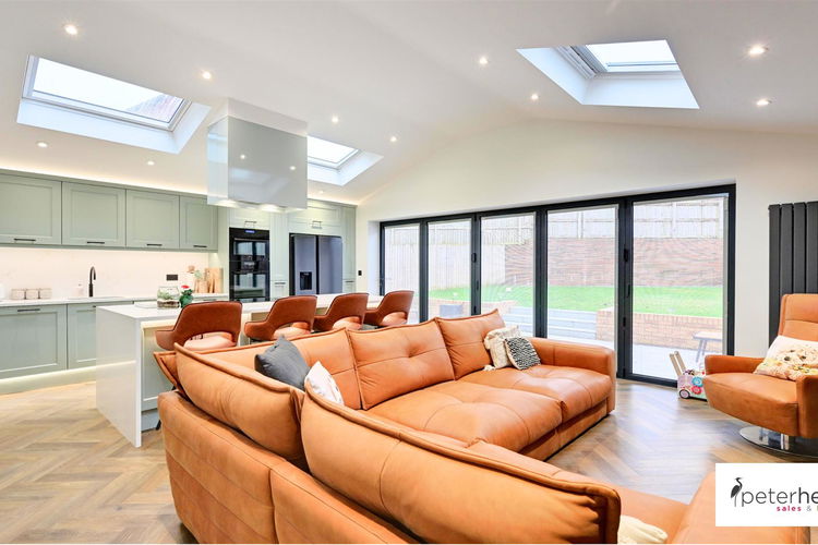 Open Plan Breakfasting Kitchen And Family Area - Picture 2 of 41