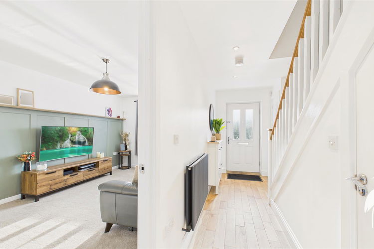 Entrance Hall - Picture 12 of 26