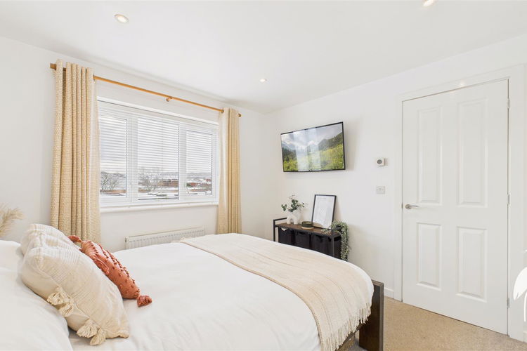 Bedroom 1 - Picture 14 of 26