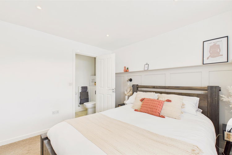 Bedroom 1 - Picture 15 of 26