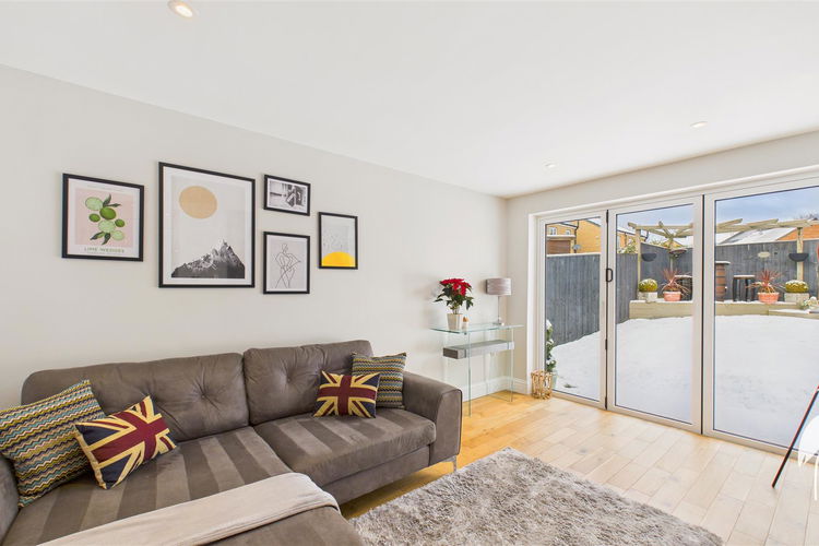 Family Room - Picture 7 of 26