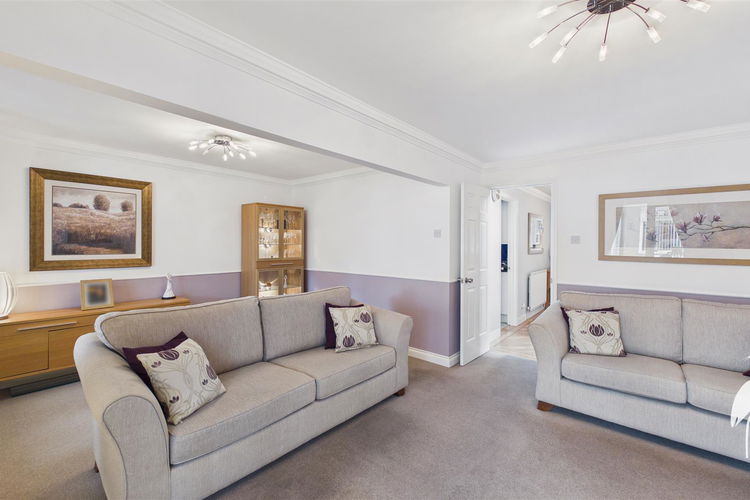 Lounge/Dining Room - Picture 4 of 37