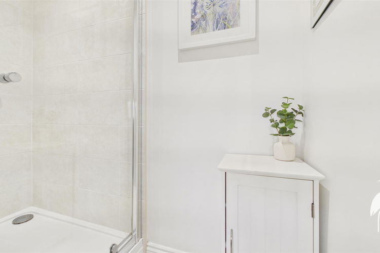 Shower Room - Picture 22 of 37