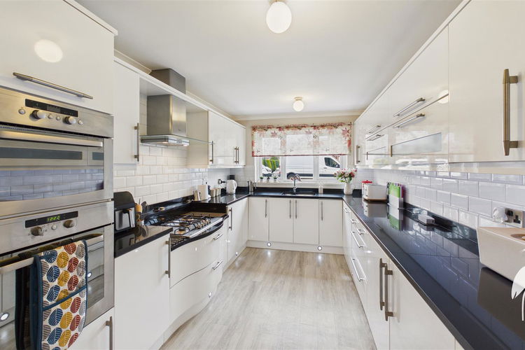 Breakfasting Kitchen/Family Area - Picture 7 of 37