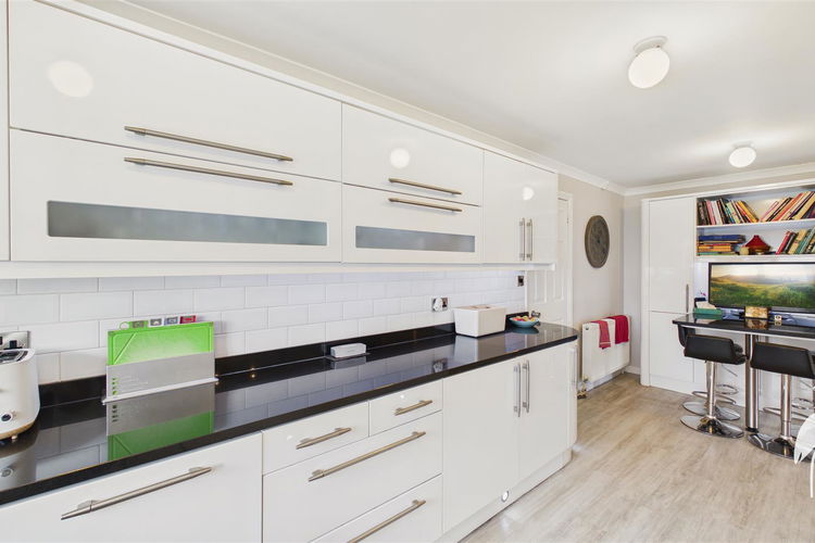 Breakfasting Kitchen/Family Area - Picture 9 of 37