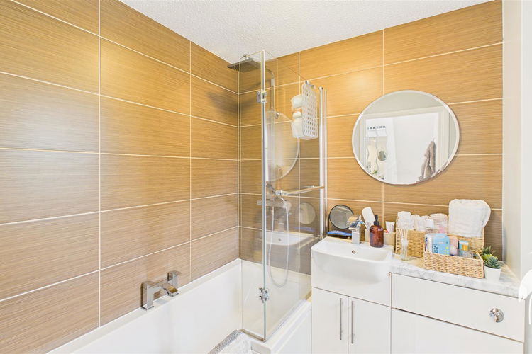 Bathroom - Picture 11 of 11