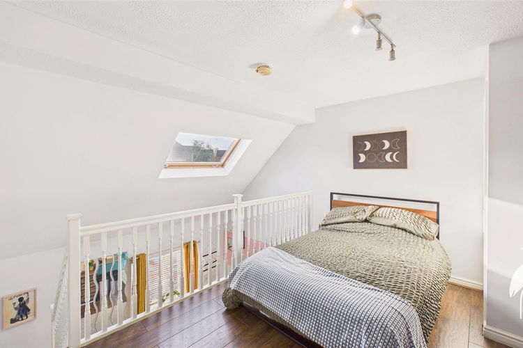 Mezzanine Bedroom - Picture 8 of 11