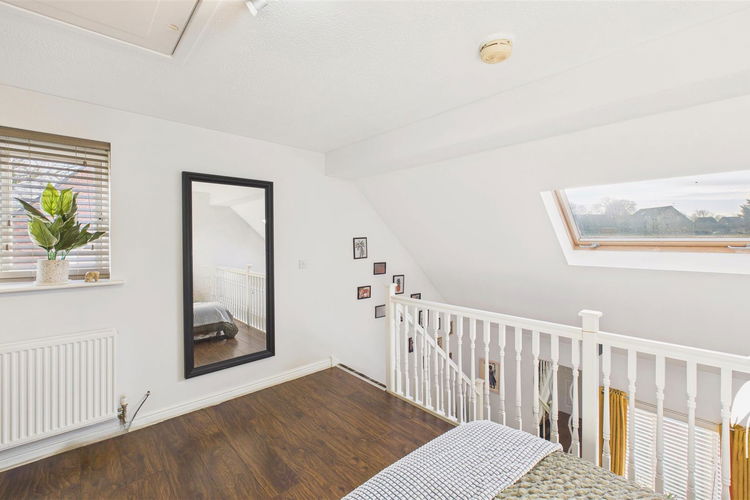 Mezzanine Bedroom - Picture 9 of 11