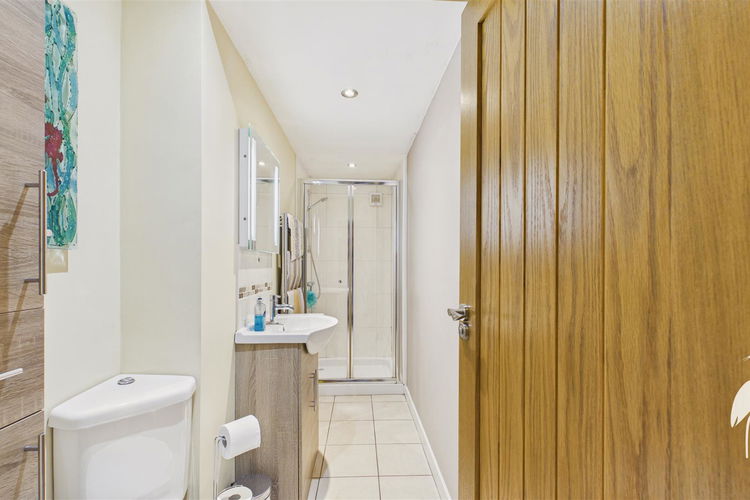 Shower Room - Picture 15 of 32