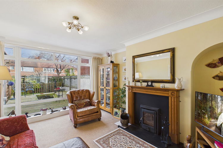 Lounge - Picture 2 of 32