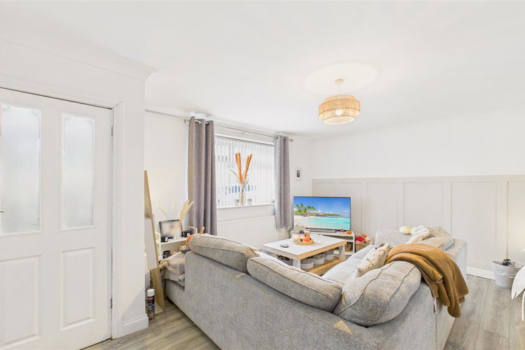 Lounge - Picture 2 of 16