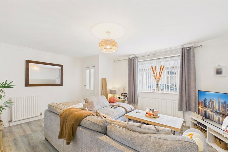 Lounge - Picture 3 of 16