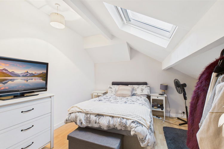 Bedroom 1 - Picture 9 of 16