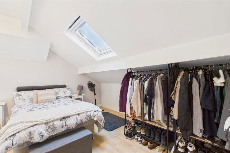 Bedroom 1 - Picture 10 of 16