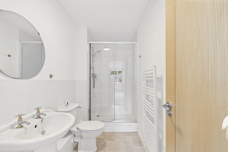 En-Suite Shower Room - Picture 13 of 29