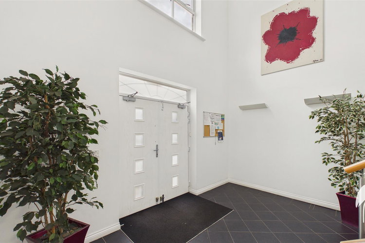 Communal Entrance - Picture 25 of 29