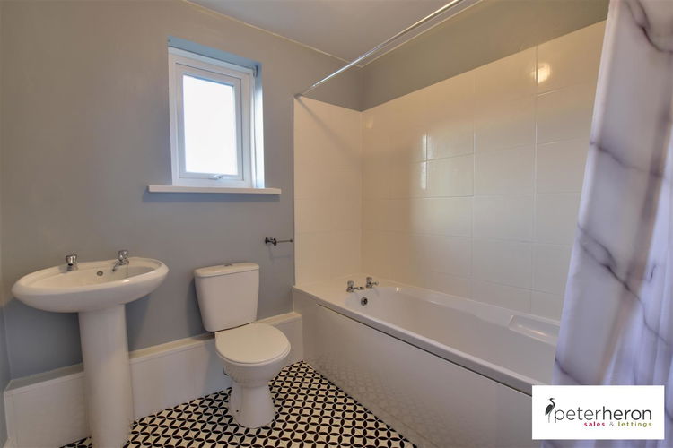 Bathroom - Picture 9 of 10