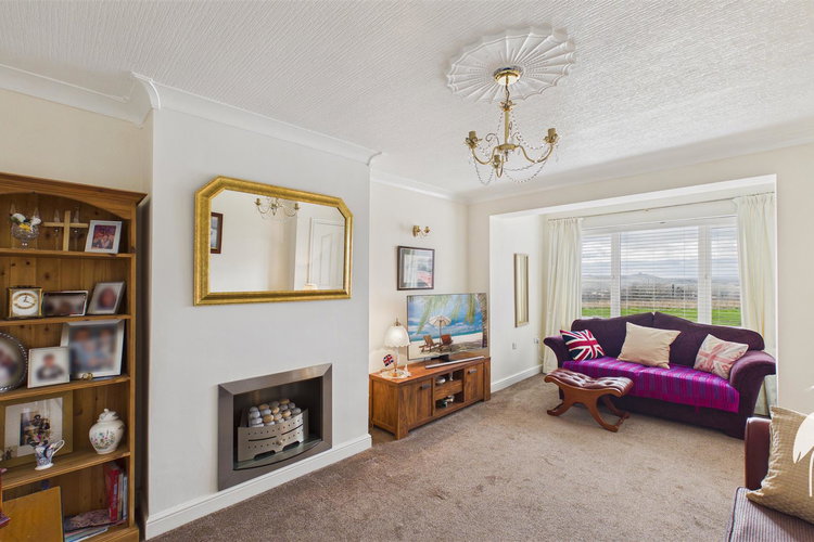 Lounge - Picture 2 of 21