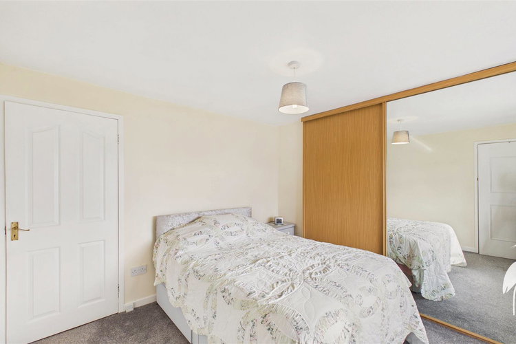 Bedroom 1 - Picture 12 of 21