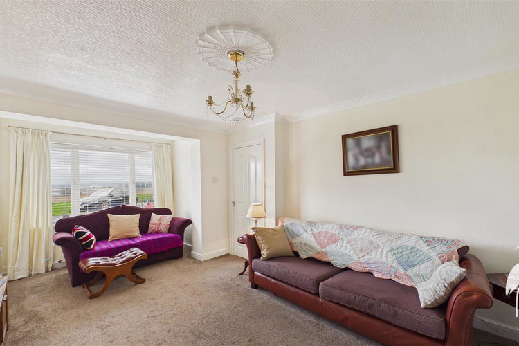 Lounge - Picture 3 of 21