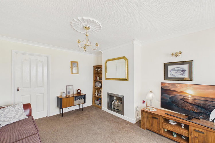 Lounge - Picture 4 of 21