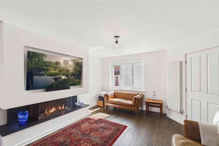 Lounge/Dining Area - Picture 2 of 32