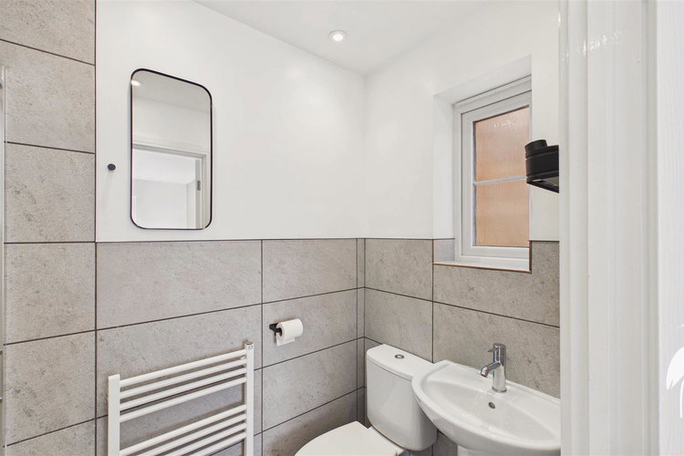 En-Suite Shower Room - Picture 19 of 32