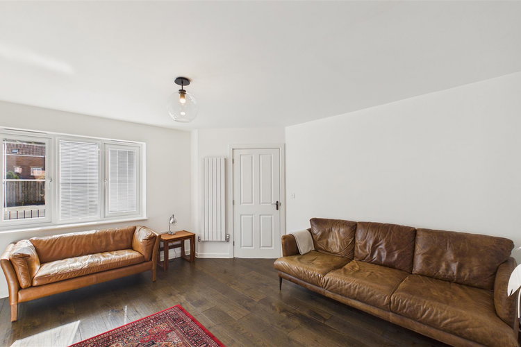 Lounge/Dining Area - Picture 3 of 32