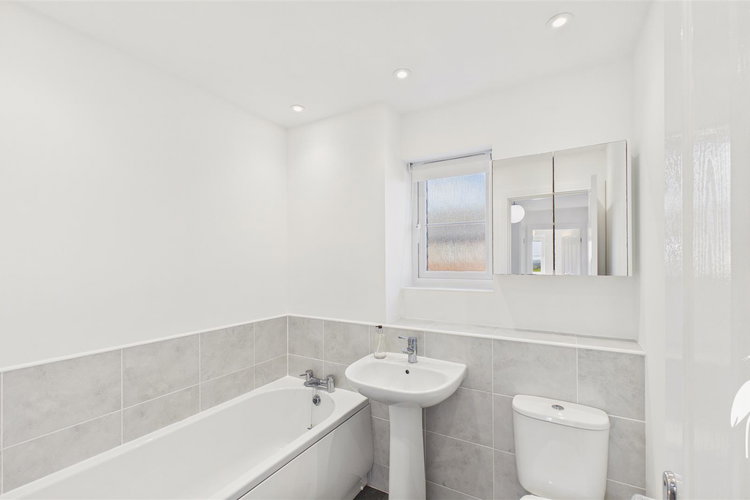 Bathroom - Picture 29 of 32