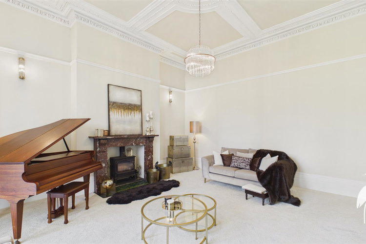 Lounge - Picture 4 of 47