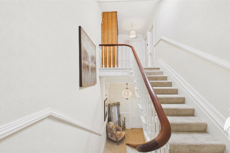 Half Landing - Picture 33 of 47