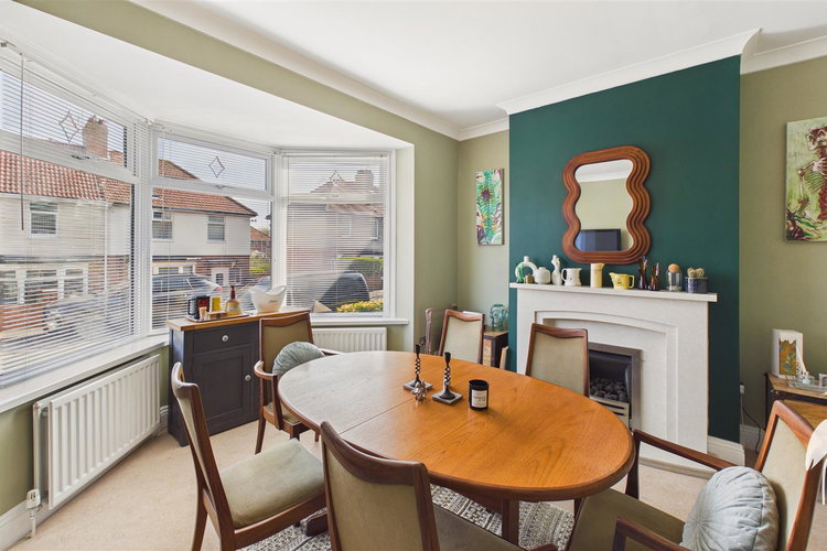 Lounge/Dining Room - Picture 4 of 14