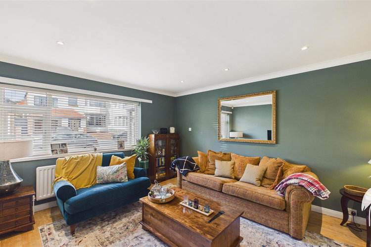 Lounge - Picture 3 of 51