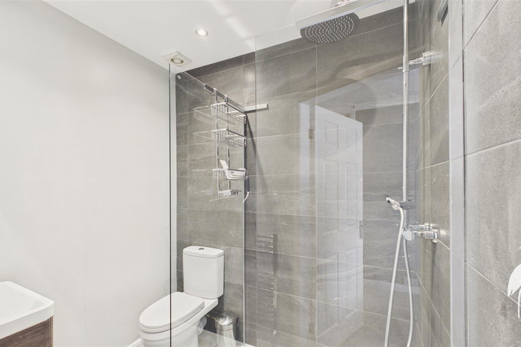 En Suite Shower Room - Picture 27 of 51