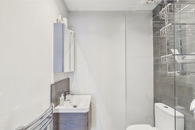 En Suite Shower Room - Picture 28 of 51