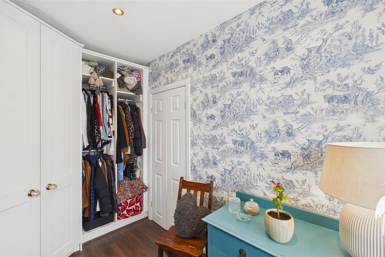 Dressing Room - Picture 31 of 51