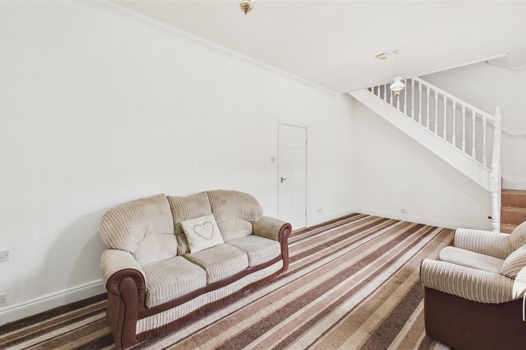 Lounge/Diner - Picture 2 of 13