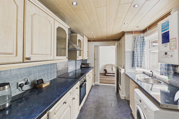 Kitchen - Picture 4 of 13