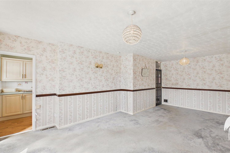Lounge/Dining Room - Picture 4 of 20
