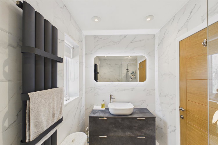 Shower Room - Picture 16 of 25