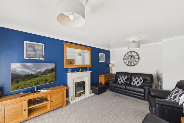 Lounge/Bedroom? - Picture 4 of 25