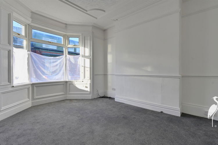 Lounge - Picture 2 of 14