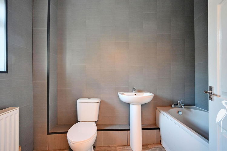 Bathroom - Picture 6 of 14