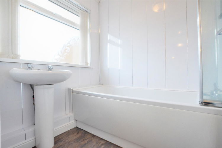 Bathroom - Picture 8 of 10