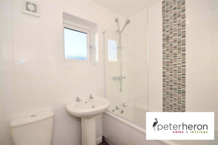 Bathroom - Picture 7 of 7