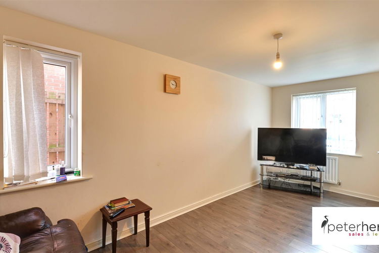 Lounge - Picture 2 of 18