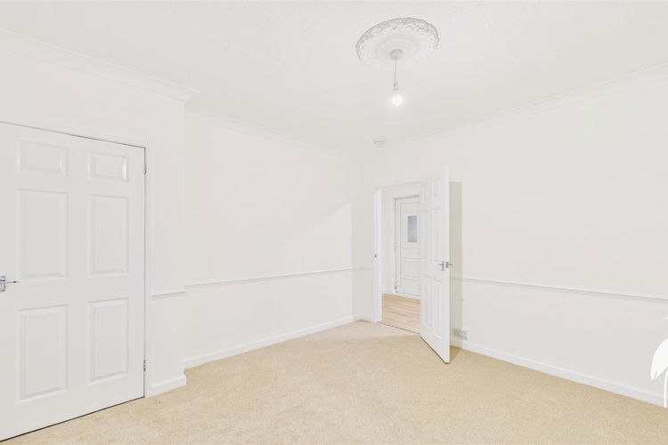 Lounge - Picture 3 of 15