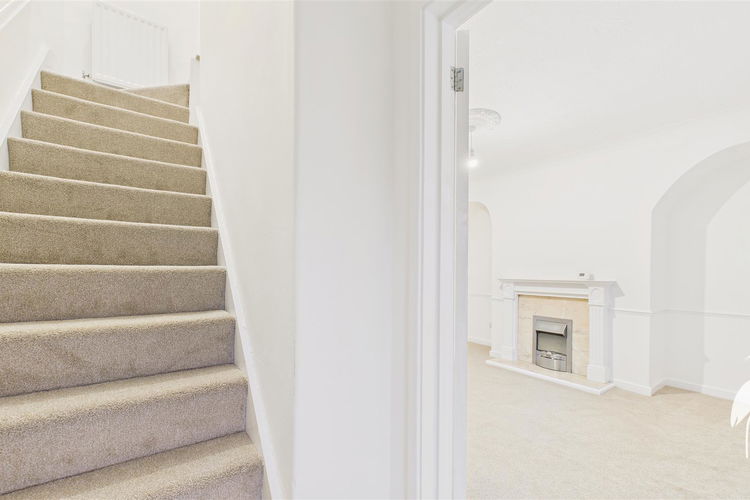 Entrance Lobby - Picture 8 of 15