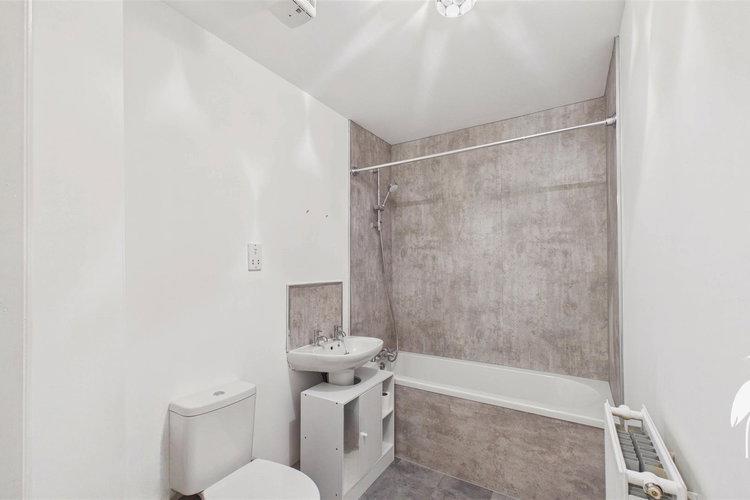 Bathroom - Picture 12 of 13