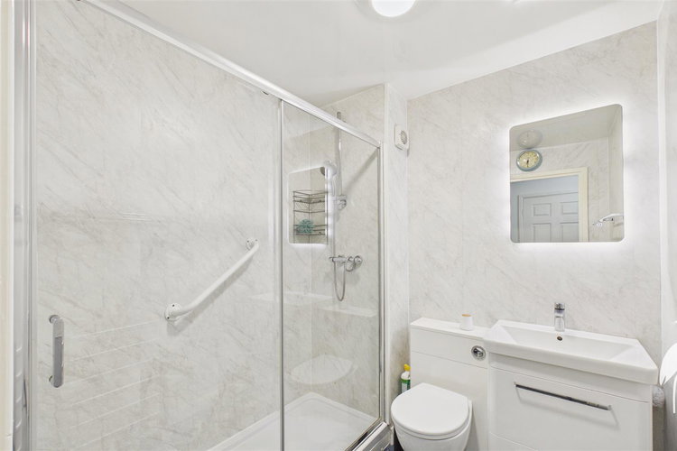 Showerroom - Picture 15 of 19